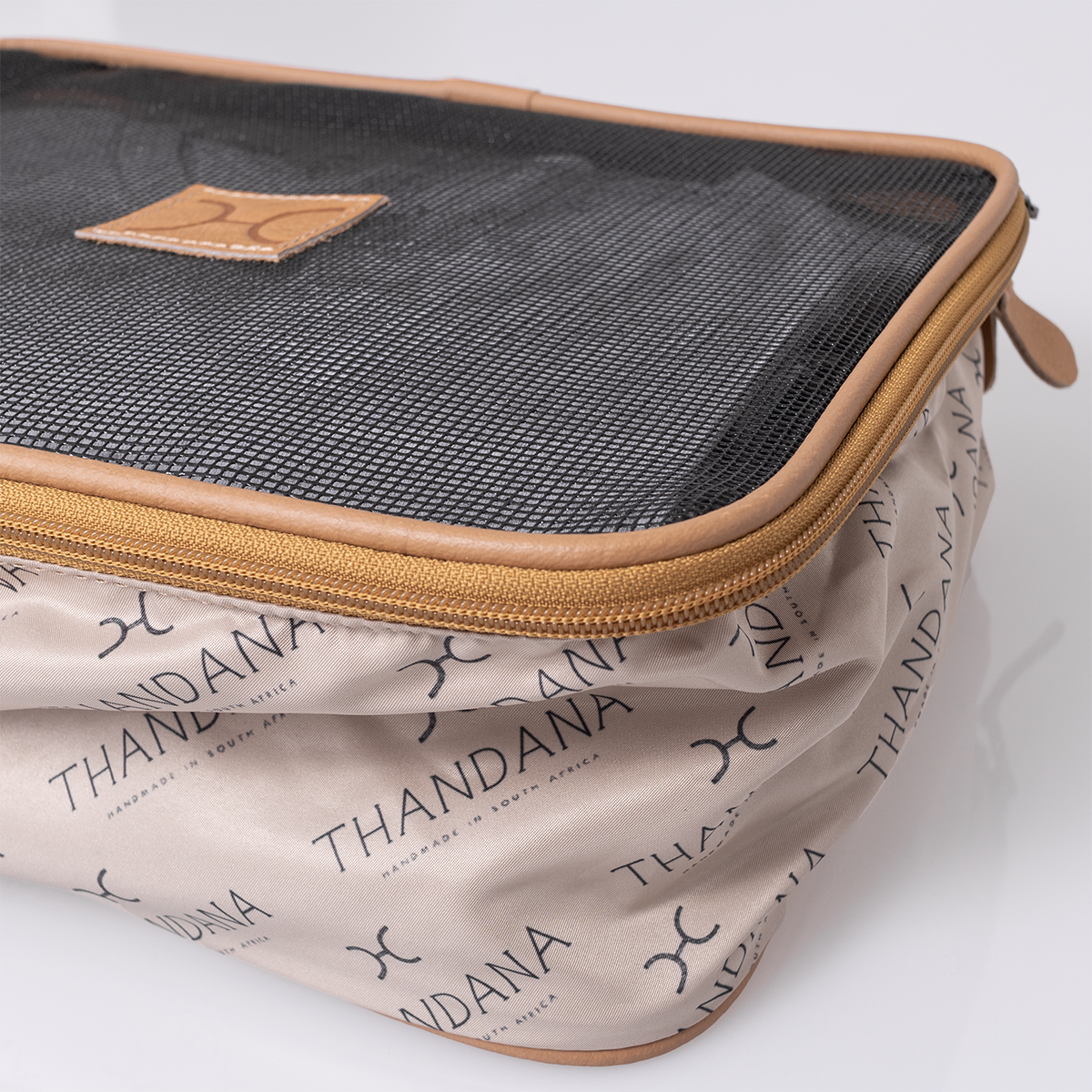 Travel Pods | Logo Print