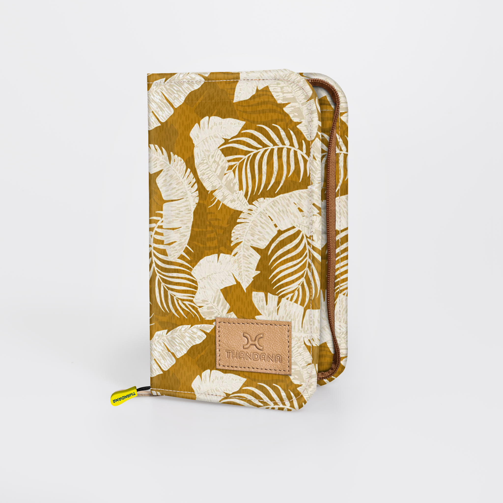 Travel Wallet Large | Laminated Fabric