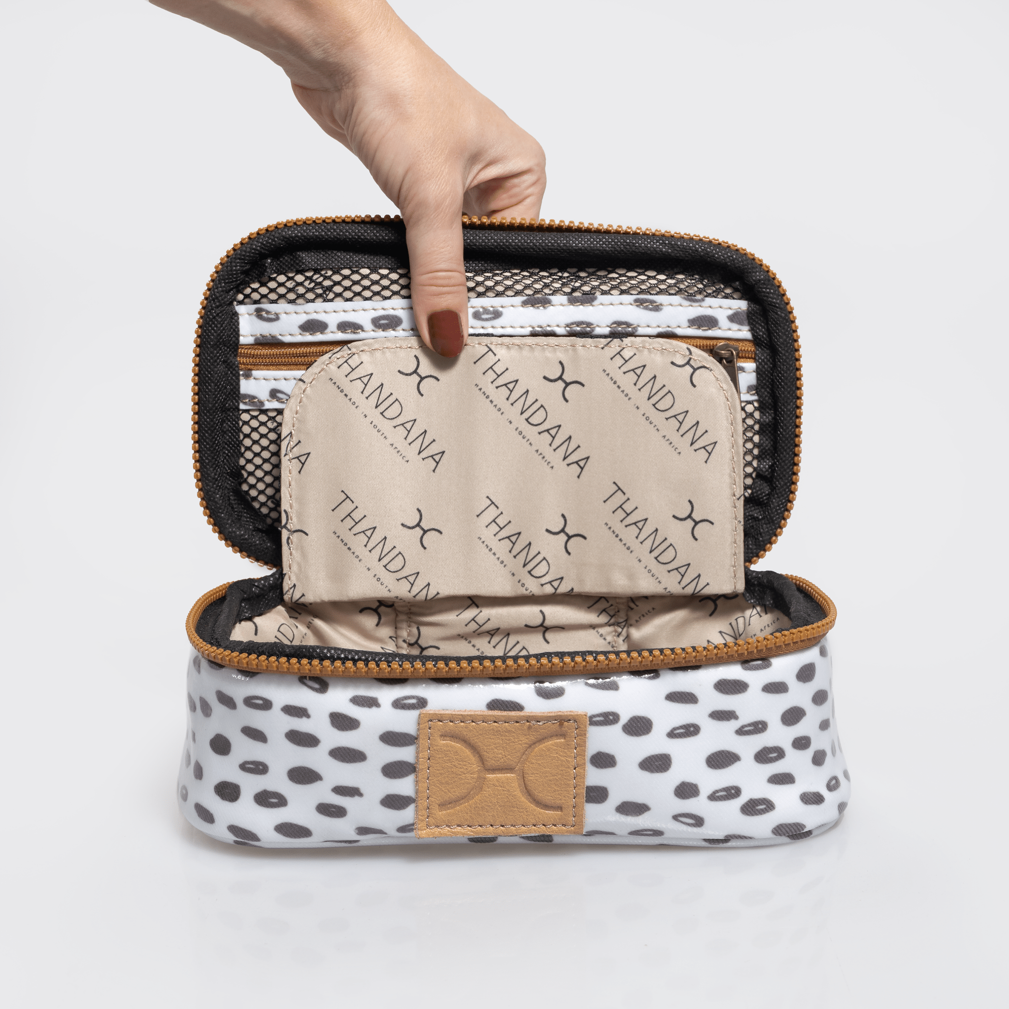 Mod Case Medium | Laminated Fabric Vanity Fabric by Thandana