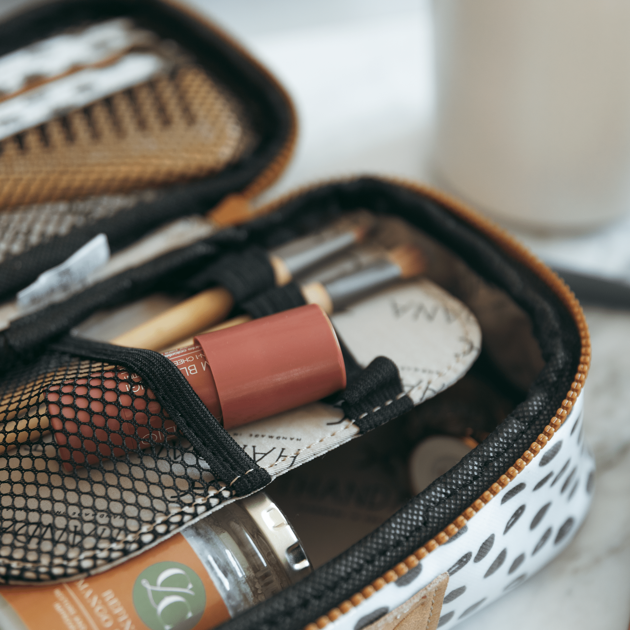 Mod Case Medium | Laminated Fabric Vanity Fabric by Thandana