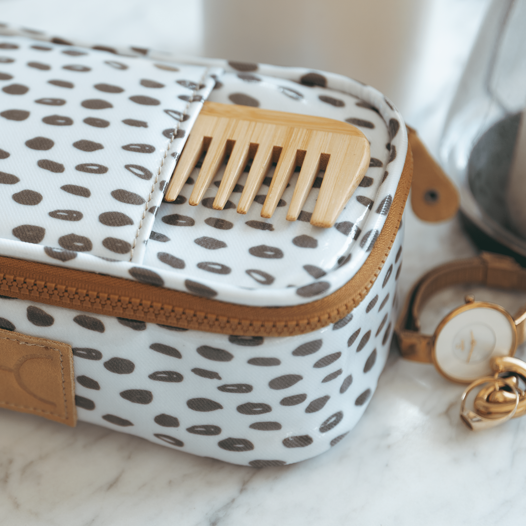 Mod Case Medium | Laminated Fabric Vanity Fabric by Thandana